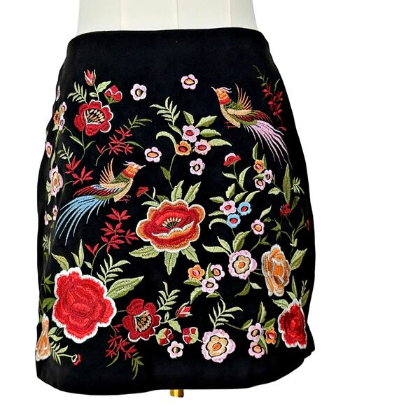 Forever 21 Floral Bird Embroidered Faux Suede Lined Mini Skirt MEDIUM - Picture 2 of 10